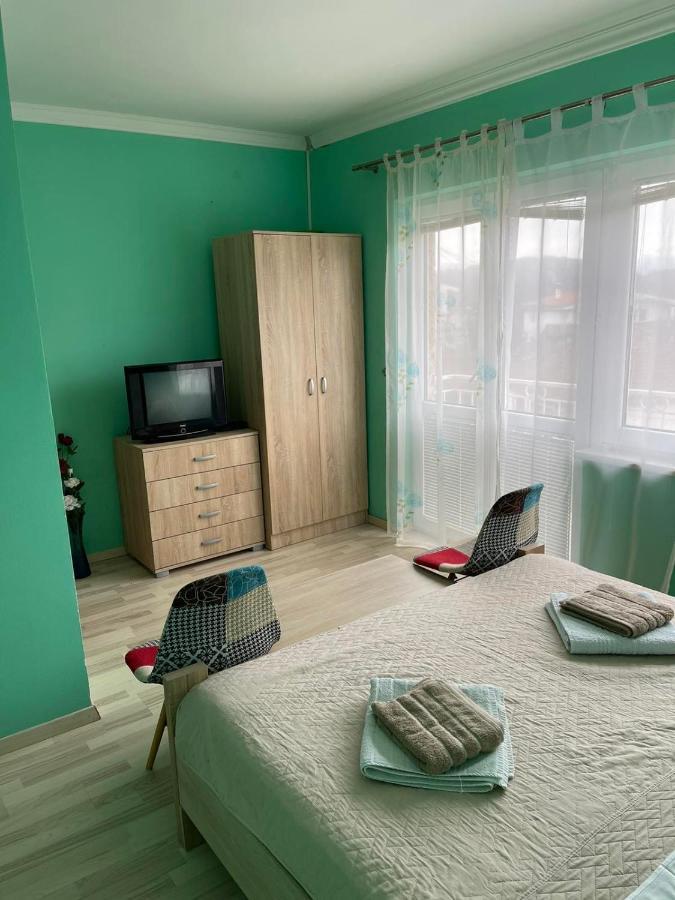 Guesthouse Petrovic ヴィルパザル エクステリア 写真